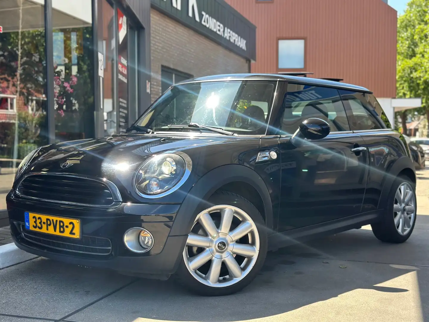 MINI Cooper Mini 1.6 Chili | Pano | Cruise control | Orgineel Zwart - 1
