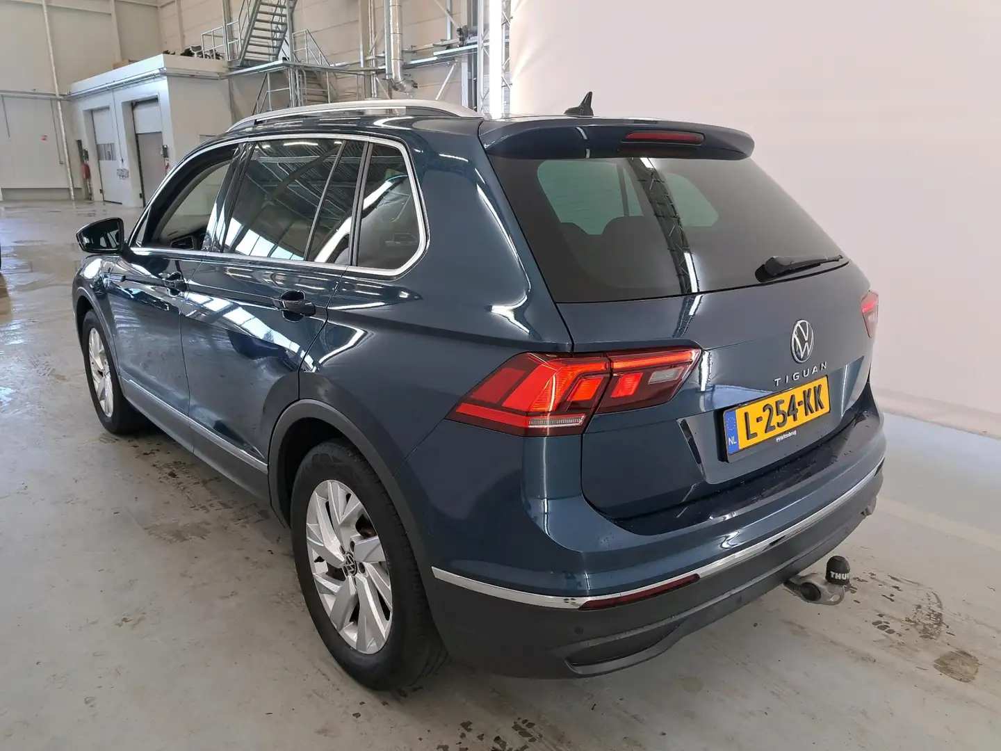 Volkswagen Tiguan 1.5 TSI 150pk Automaat Life Business | Trekhaak | Blauw - 2