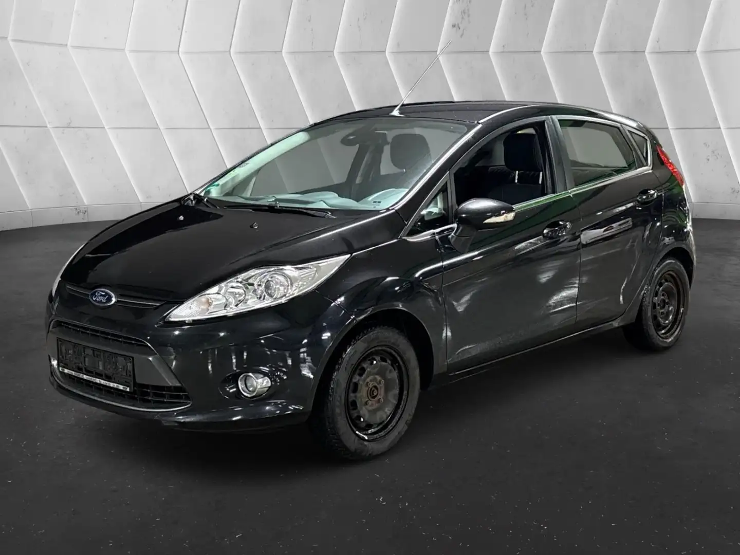 Ford Fiesta 1.25 82 PS Titanium TÜV 02/2027 Schwarz - 1