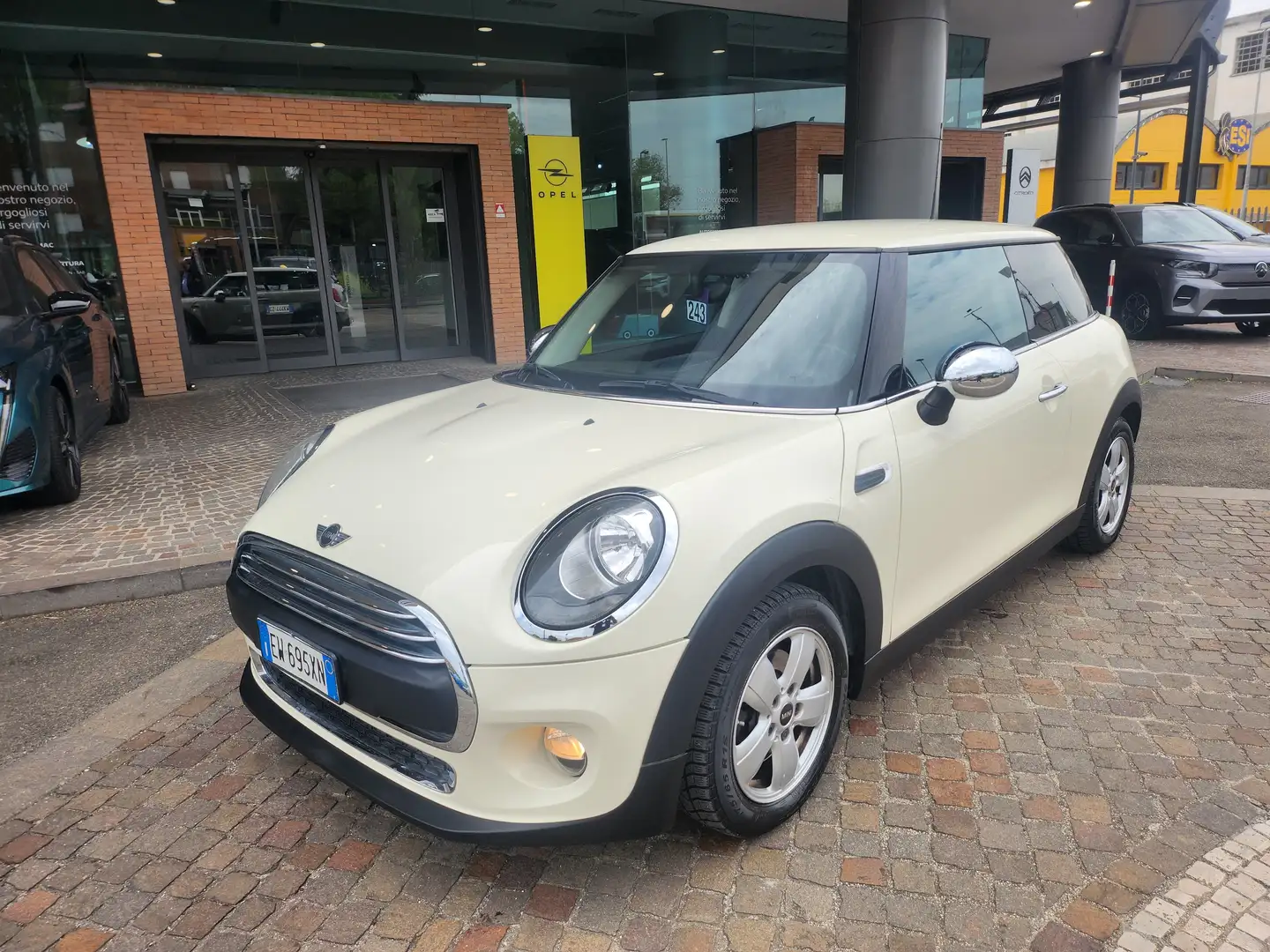 MINI One Mini IV ONE 1.2 3p 102CV Blanc - 1