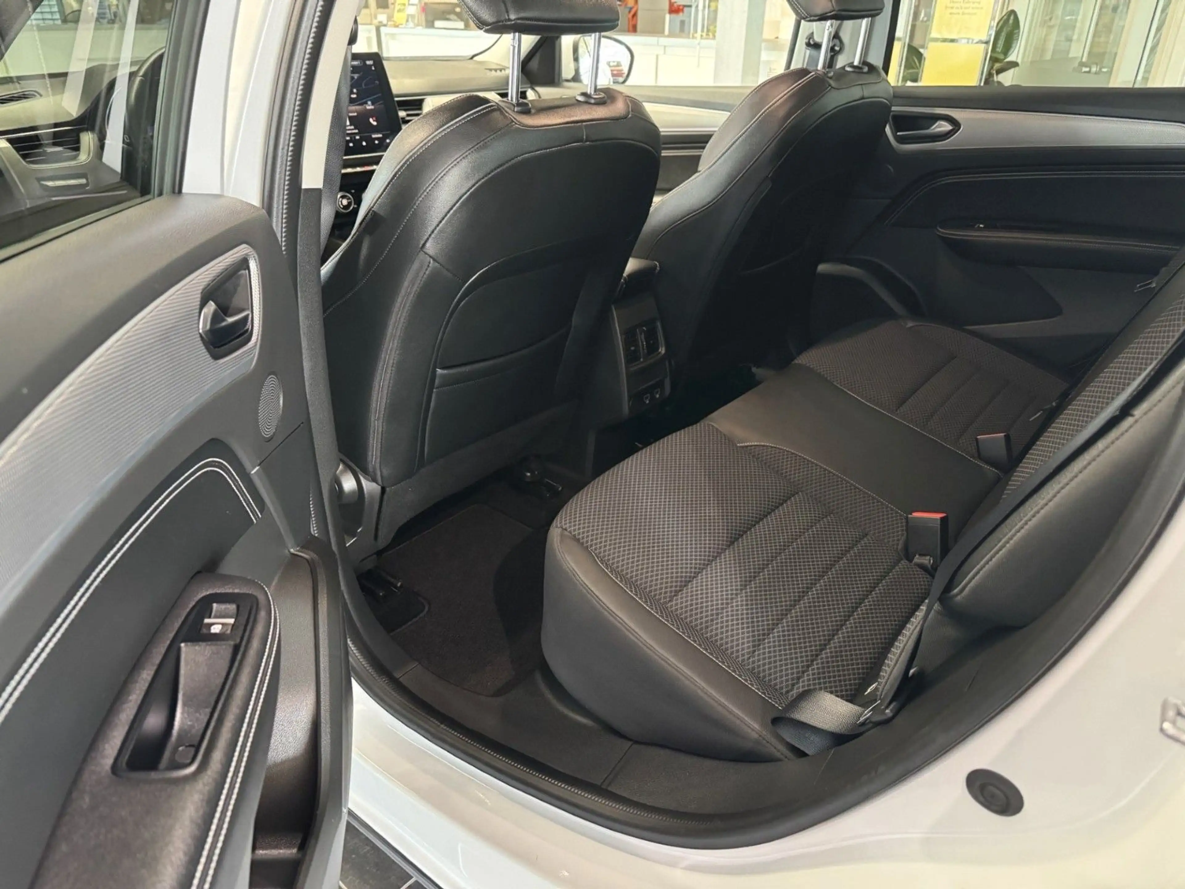 Renault Arkana Techno TCe140 EDC * AUTOMATIK — photo 8