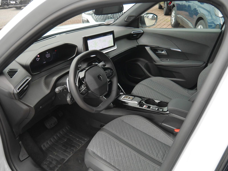 Peugeot 2008 Hybrid 145 Allure Navi/LED/SHZ/360-Grad — photo 14
