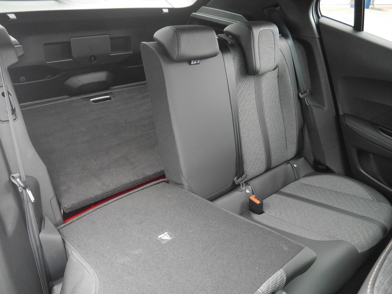 Peugeot 2008 Hybrid 145 Allure Navi/LED/SHZ/360-Grad — photo 9