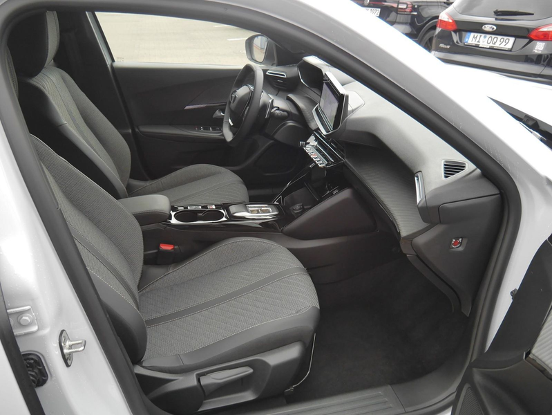 Peugeot 2008 Hybrid 145 Allure Navi/LED/SHZ/360-Grad — photo 13