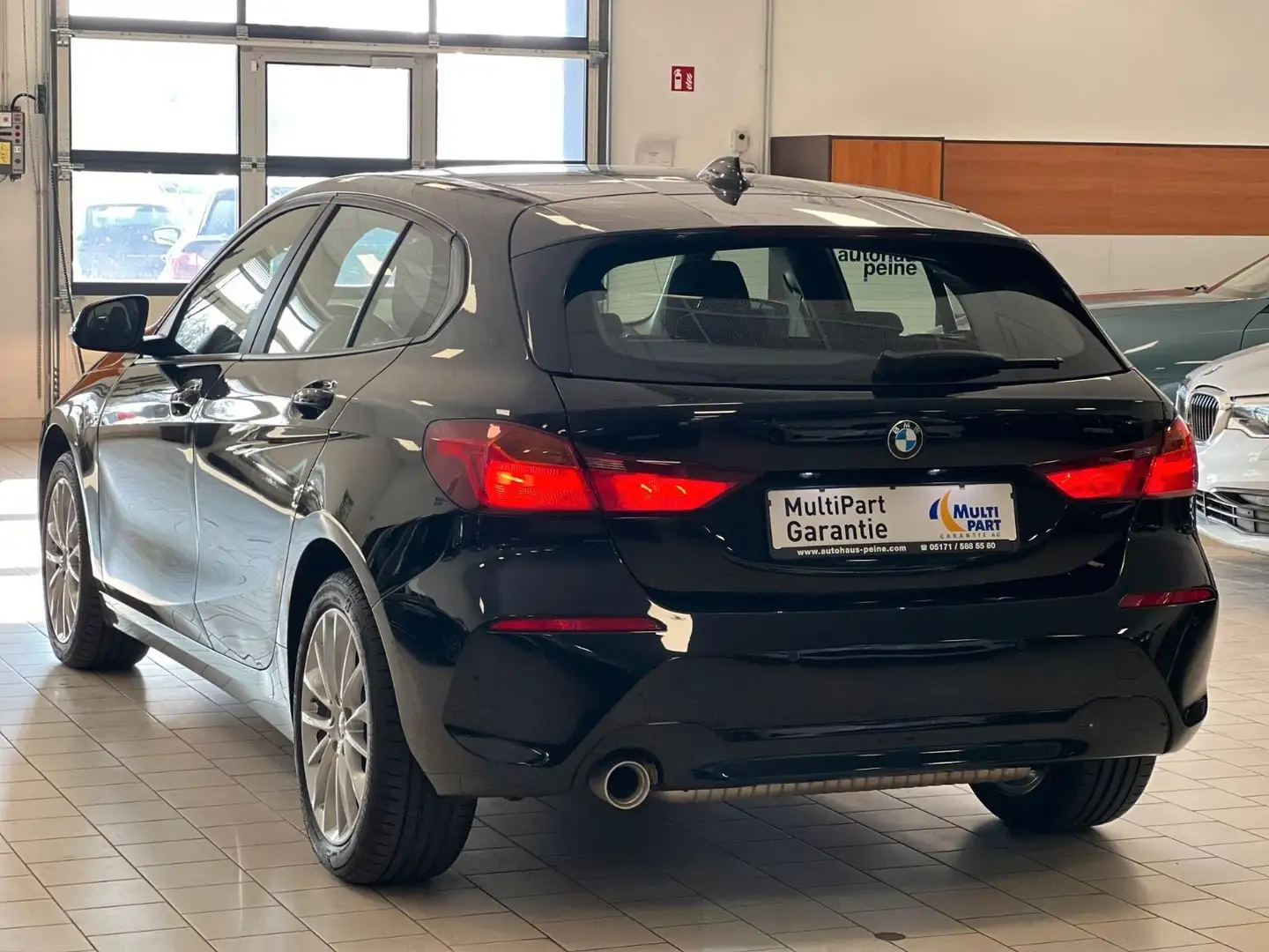 BMW 116 i Advantage Navi/Sitheizung/PDC/Tempomat Schwarz - 2