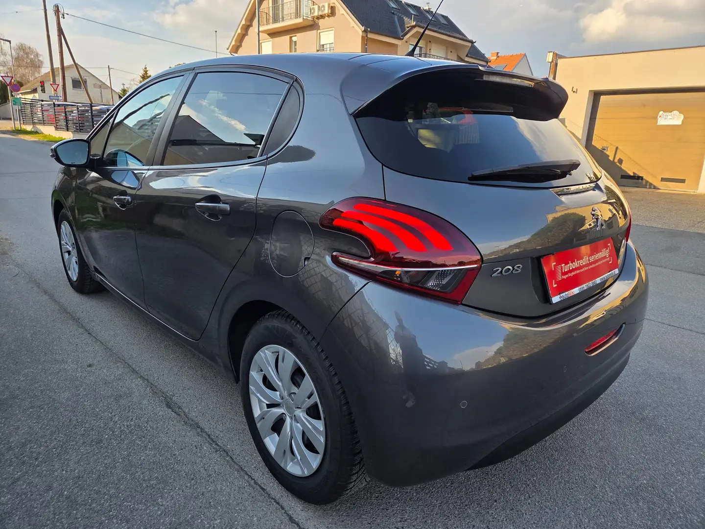 Peugeot 208 1,2 PureTech 82 Benzin 5 Türig Grau - 2