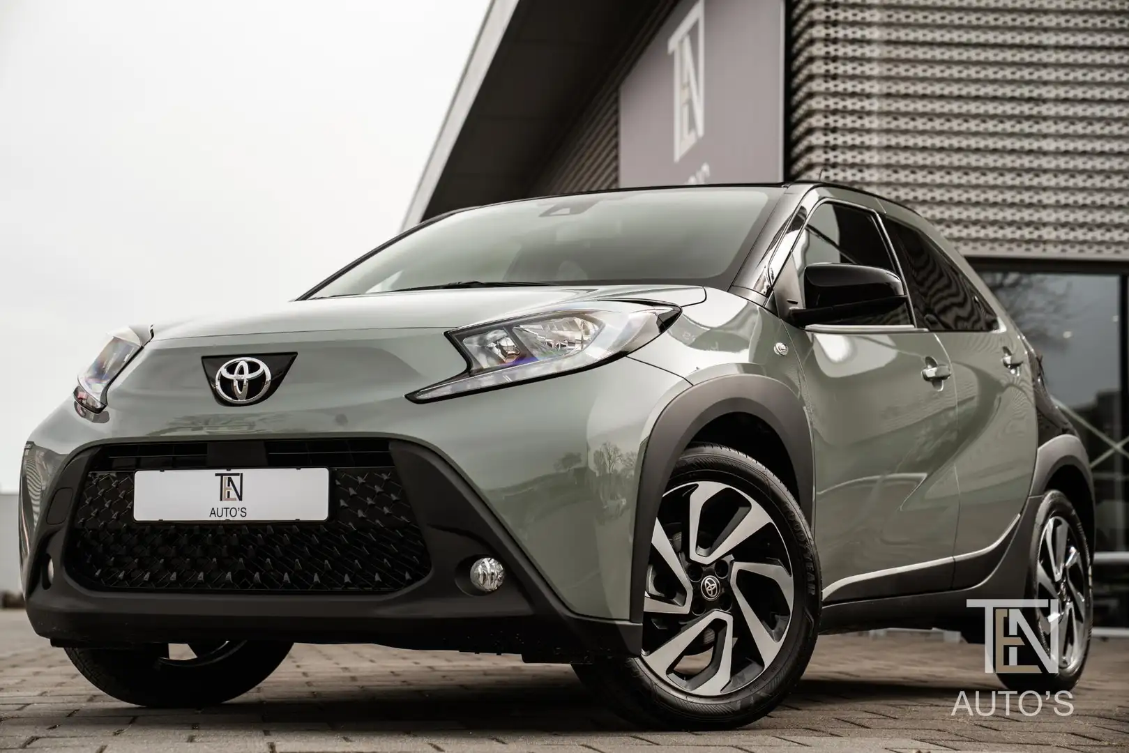 Toyota Aygo X 1.0 VVT-i S-CVT Pulse | Camera | CarPlay | Stoelve Groen - 1
