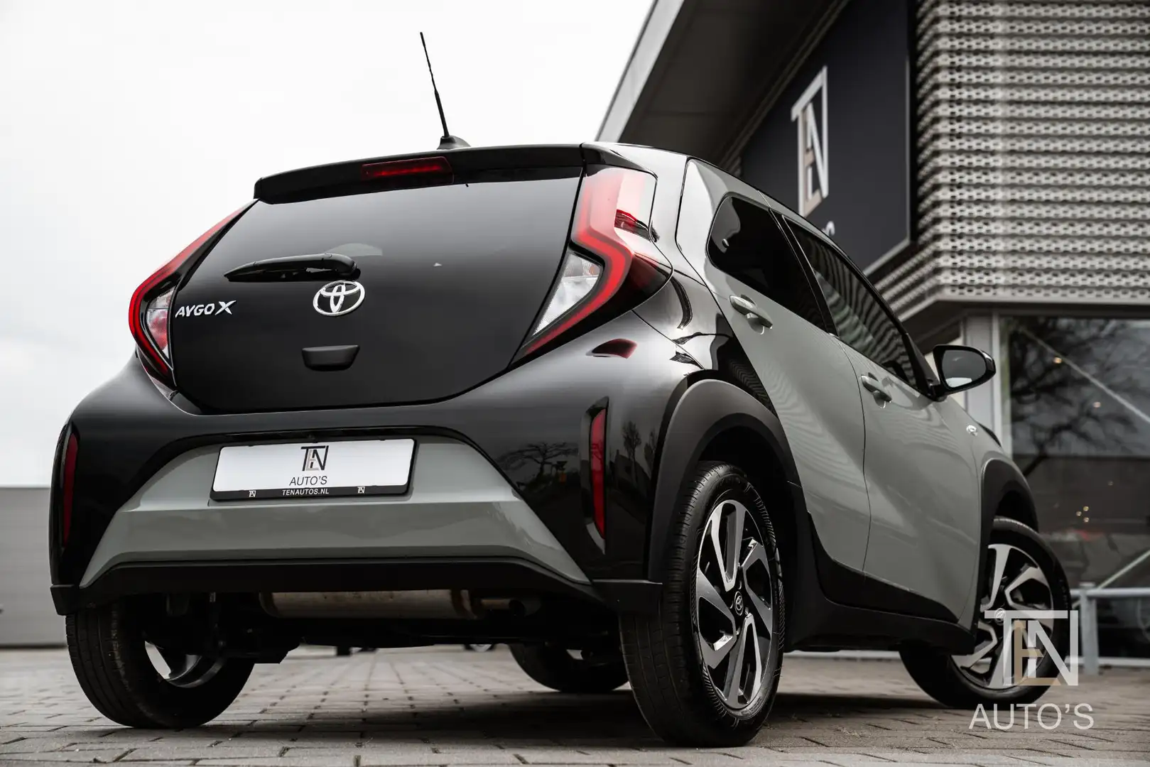 Toyota Aygo X 1.0 VVT-i S-CVT Pulse | Camera | CarPlay | Stoelve Groen - 2