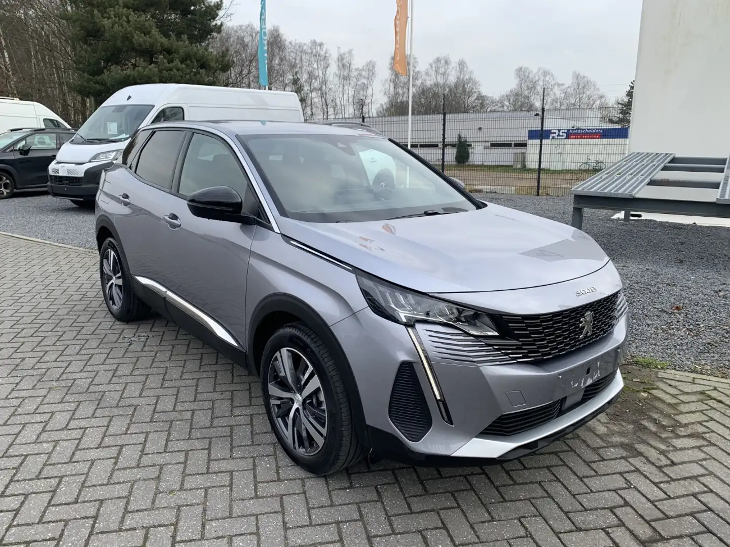 Peugeot 3008 1.2 Mild hybrid 136 pk Automaat Allure Pack Gris - 2