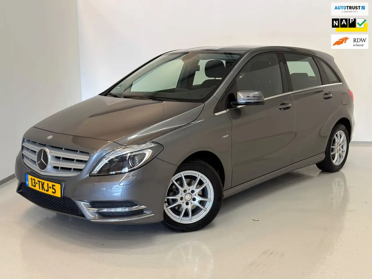 Mercedes-Benz B 180 Ambition / NL-auto / 1e eig. / Dealeronderhouden — photo 1 of 24