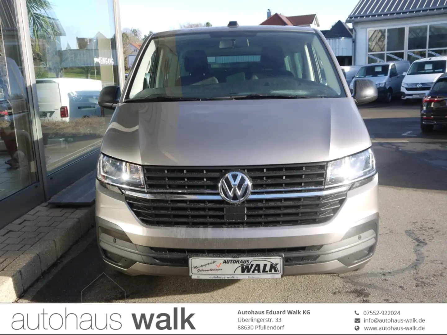 Volkswagen T6.1 Multivan 2.0 TDI DSG Family NAVI via App/AHK/APS/SH Beige - 1