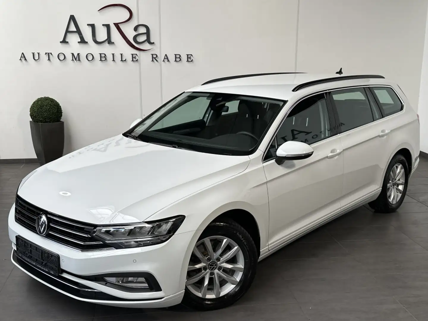 Volkswagen Passat Variant 2.0 TDI DSG Business NAV+LED+ACC Weiß - 1