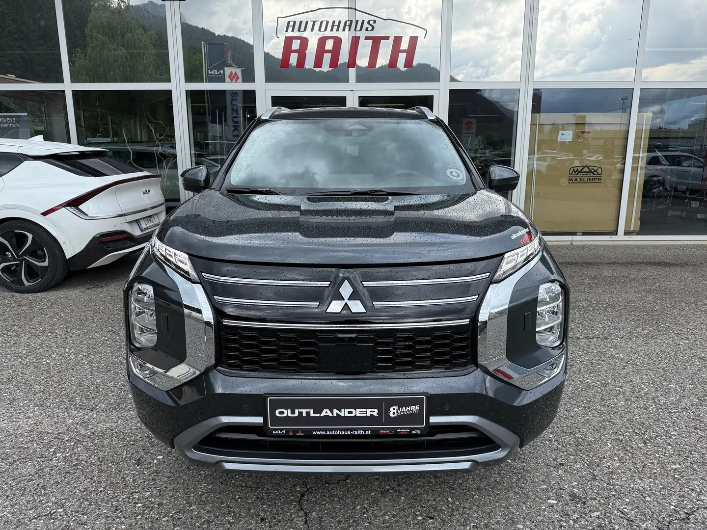 Mitsubishi Outlander 2,4 PHEV S-AWC Intense Grau - 2