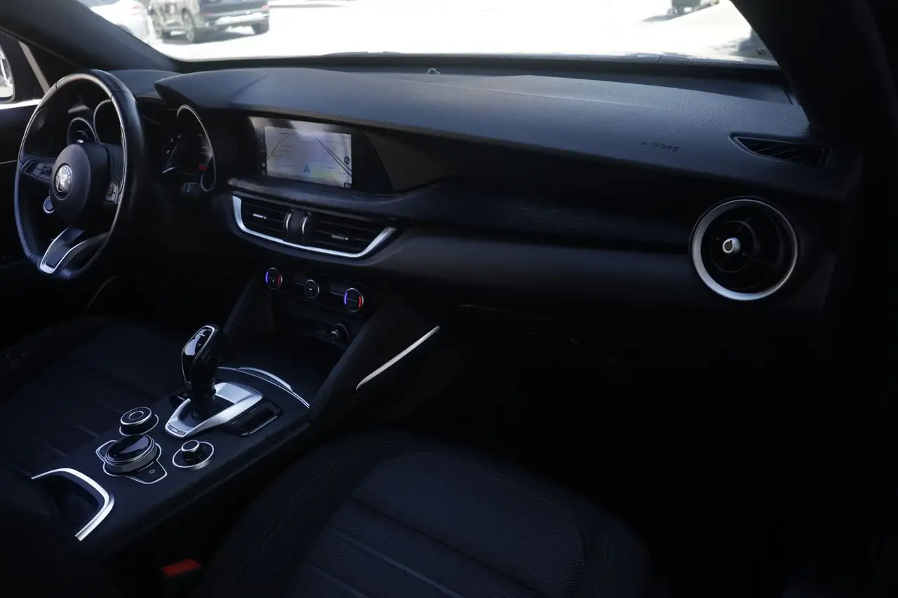 Alfa Romeo Stelvio 2022 — фото 12