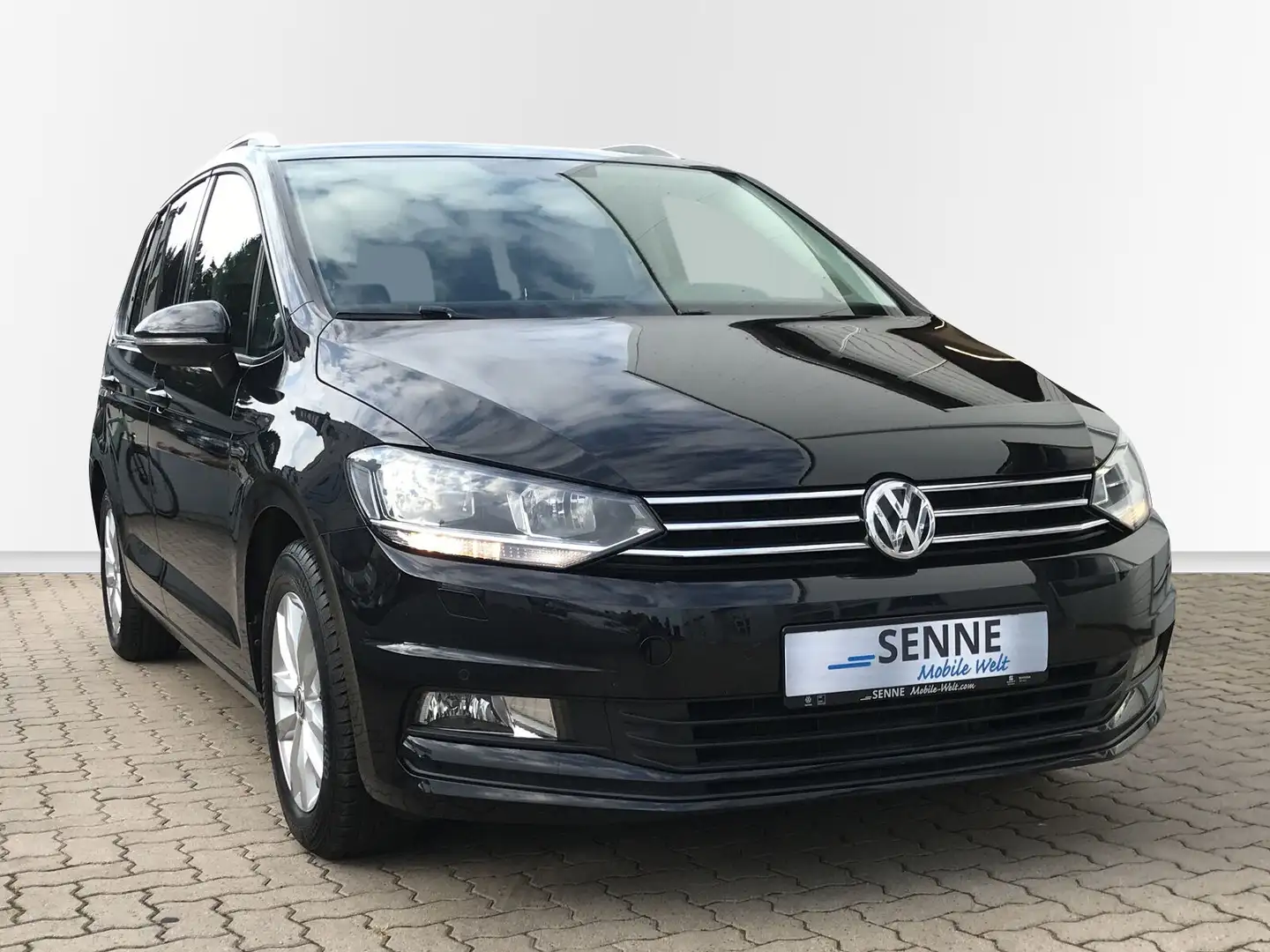 Volkswagen Touran Touran 1.4 TSI Comfortline AHK, Navi, ACC Autom. Zwart - 2