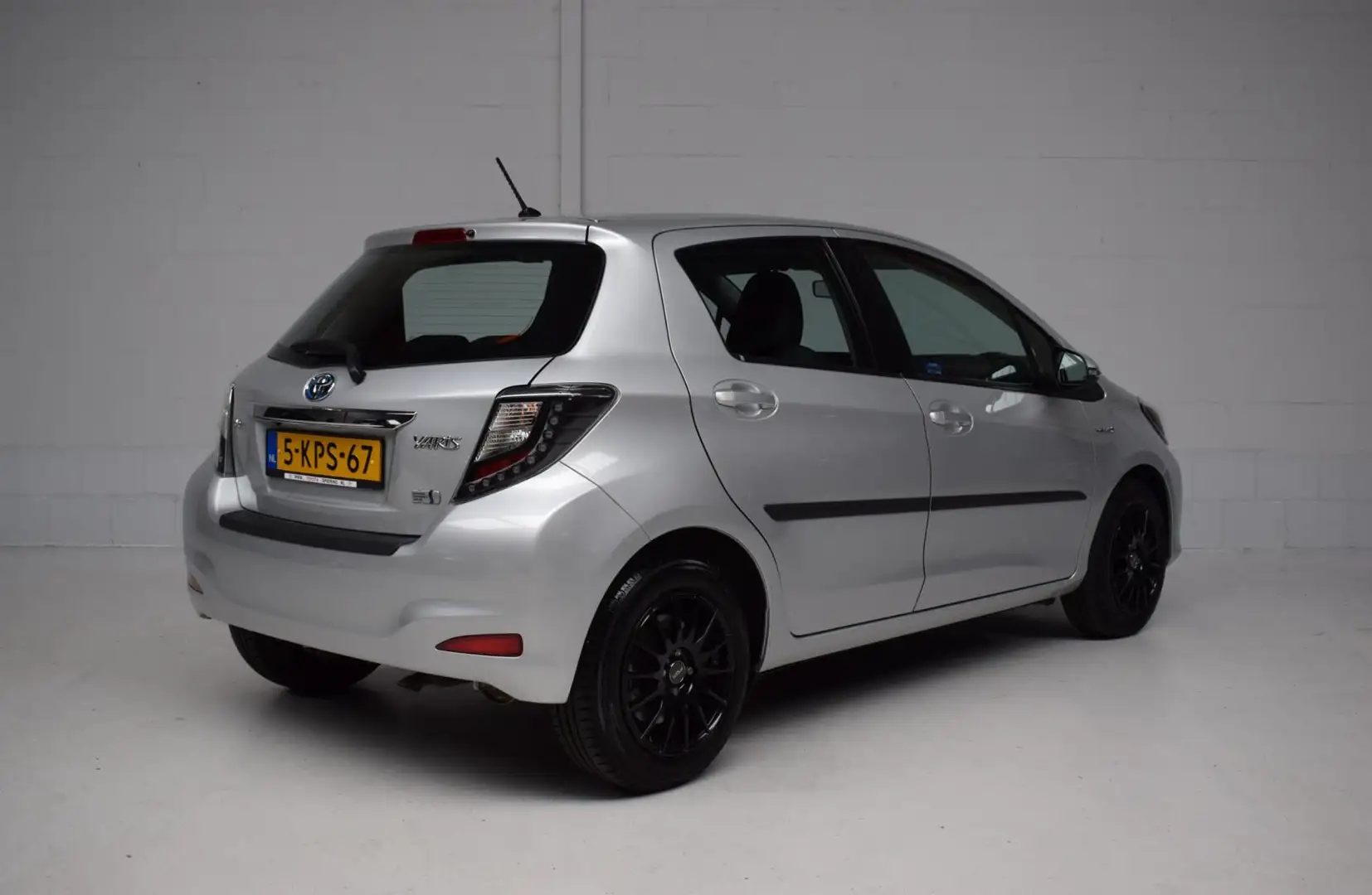 Toyota Yaris 1.5 Full Hybrid Aspiration ORG.NED / NAP / CAMERA Сірий - 2