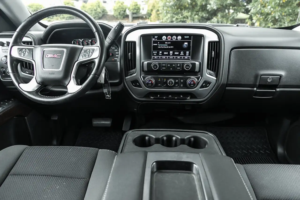 GMC Sierra 1500 снимка GMC Sierra 1500