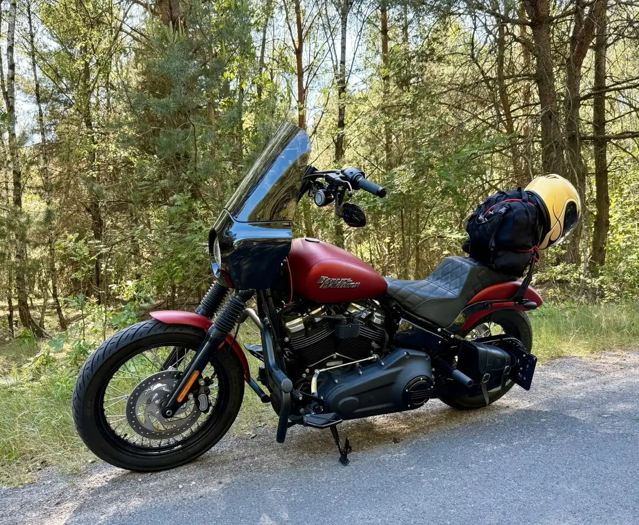Harley-Davidson Street Bob Červená - 2