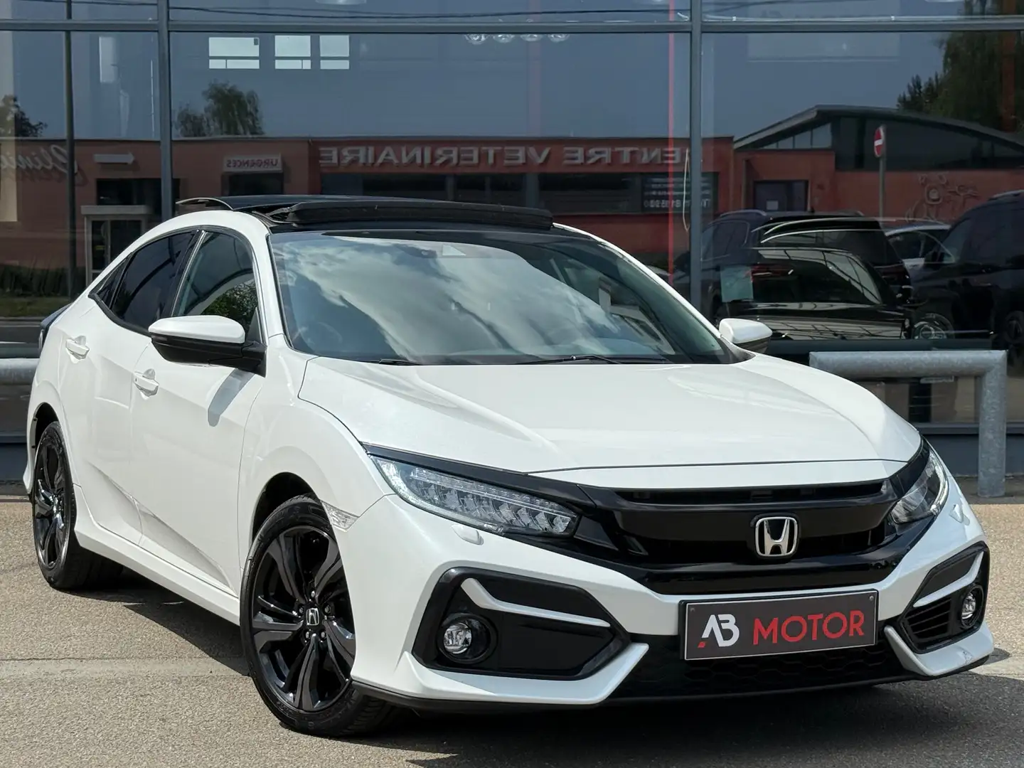 Honda Civic 1.6 i-DTEC Executive TVAC GPS PANO CAMERA ACC LED Bílá - 1