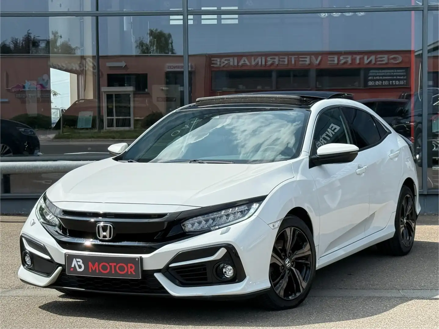 Honda Civic 1.6 i-DTEC Executive TVAC GPS PANO CAMERA ACC LED Bílá - 2