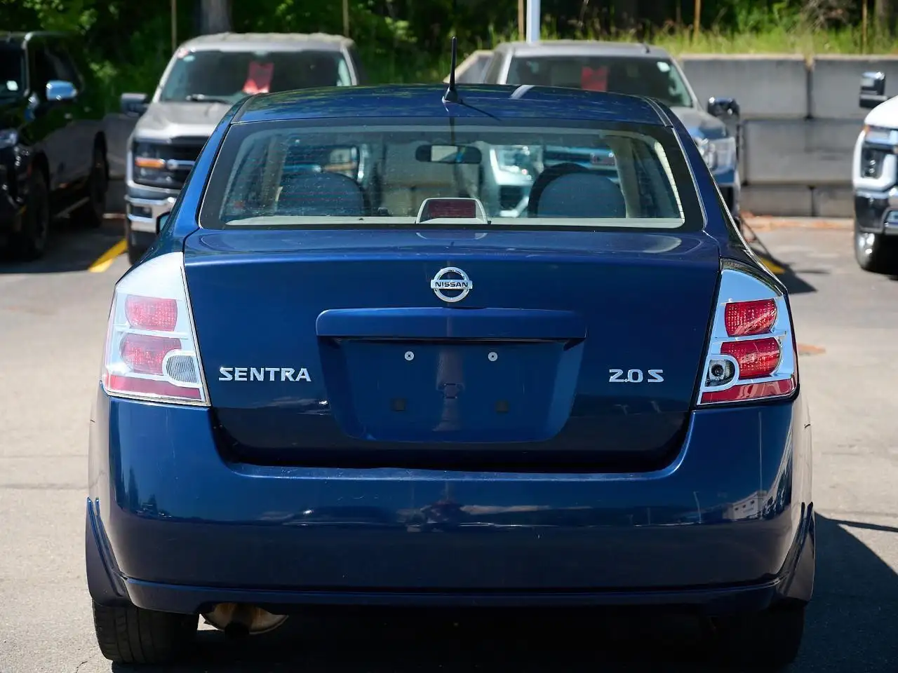 Nissan Sentra снимка Nissan Sentra