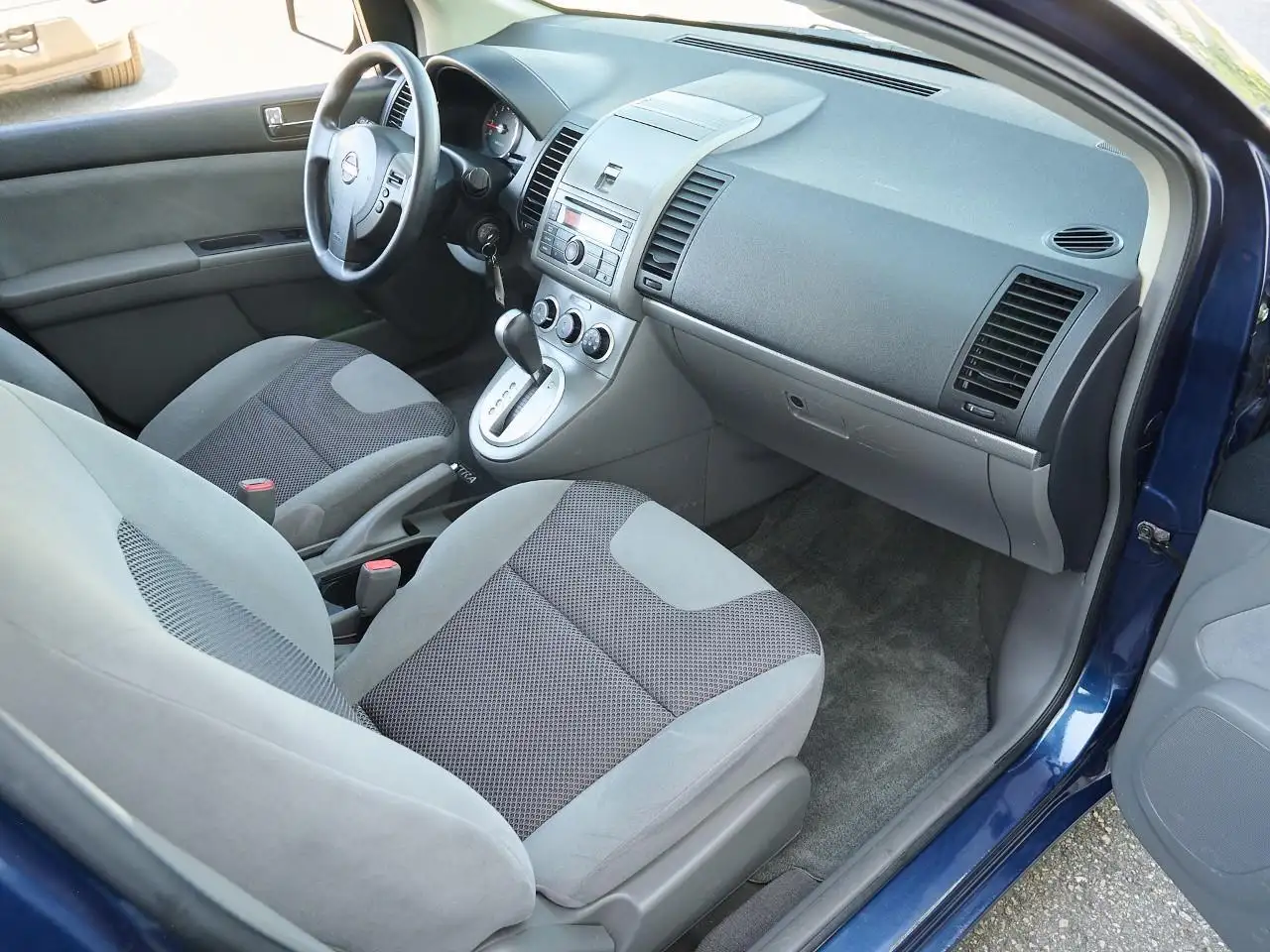 Nissan Sentra снимка Nissan Sentra