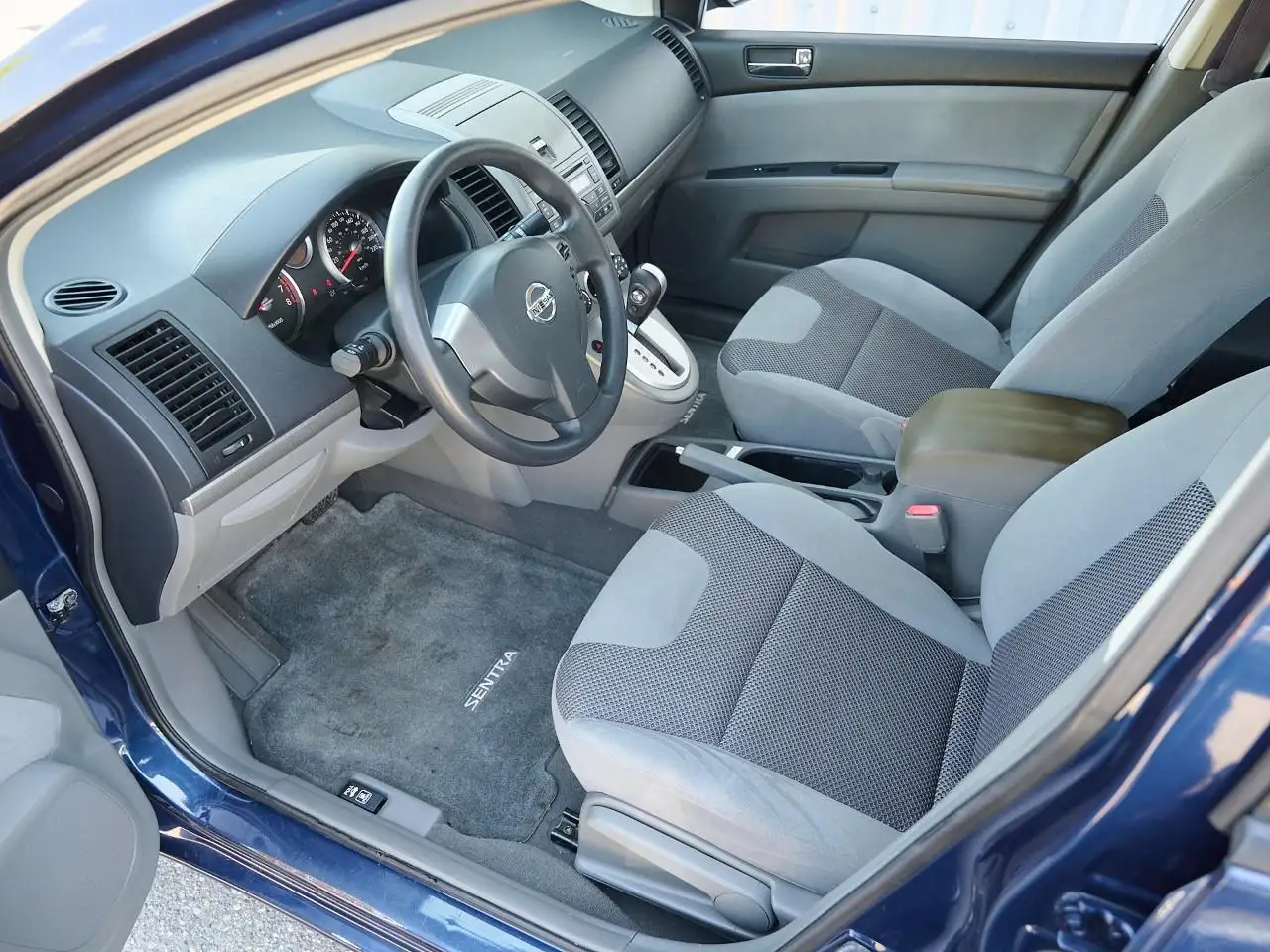 Nissan Sentra снимка Nissan Sentra