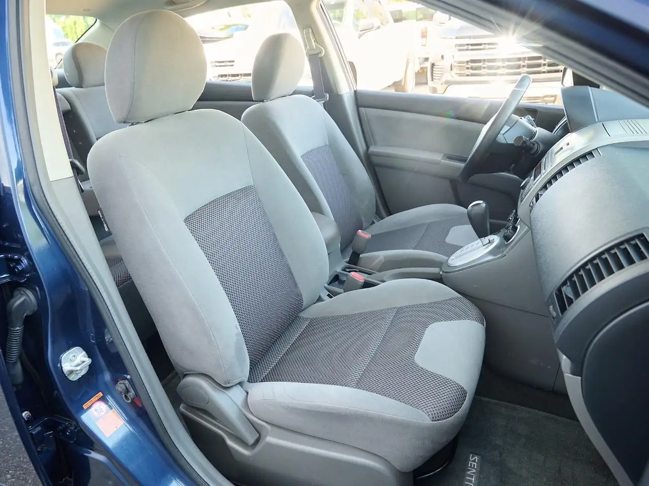 Nissan Sentra снимка Nissan Sentra