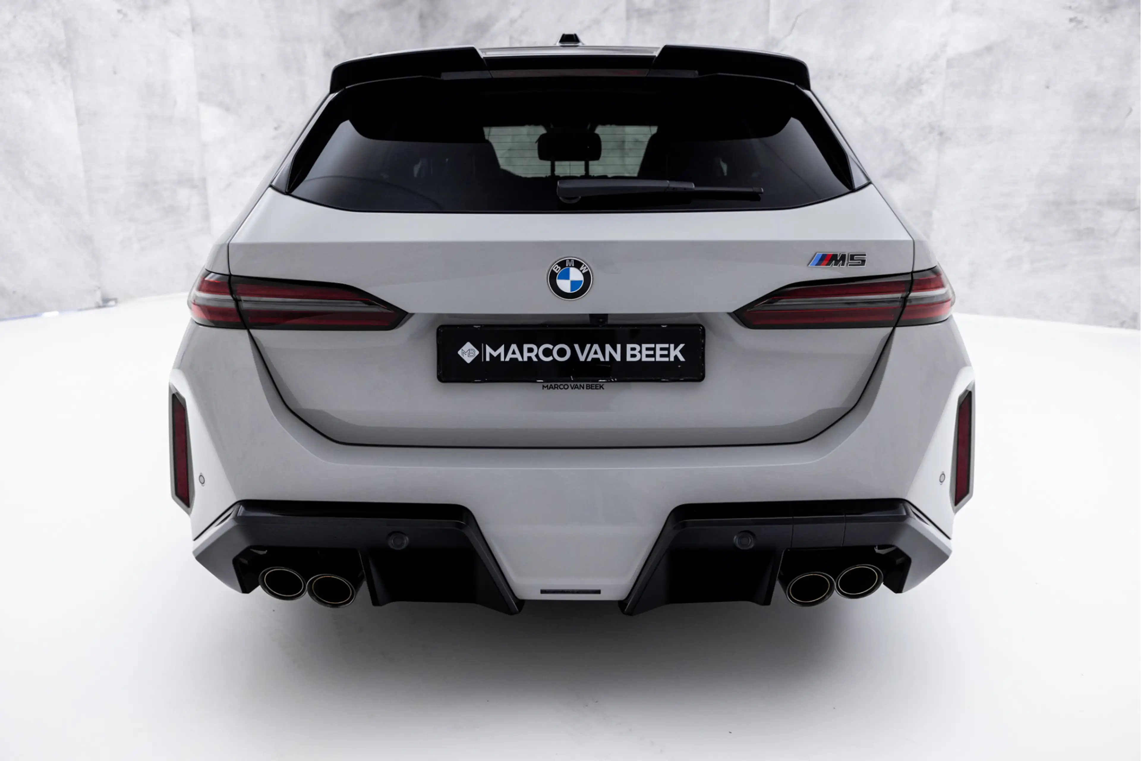 BMW M5 5-serie Touring | Kreide | Pano | Carbon | Iconic — photo 9