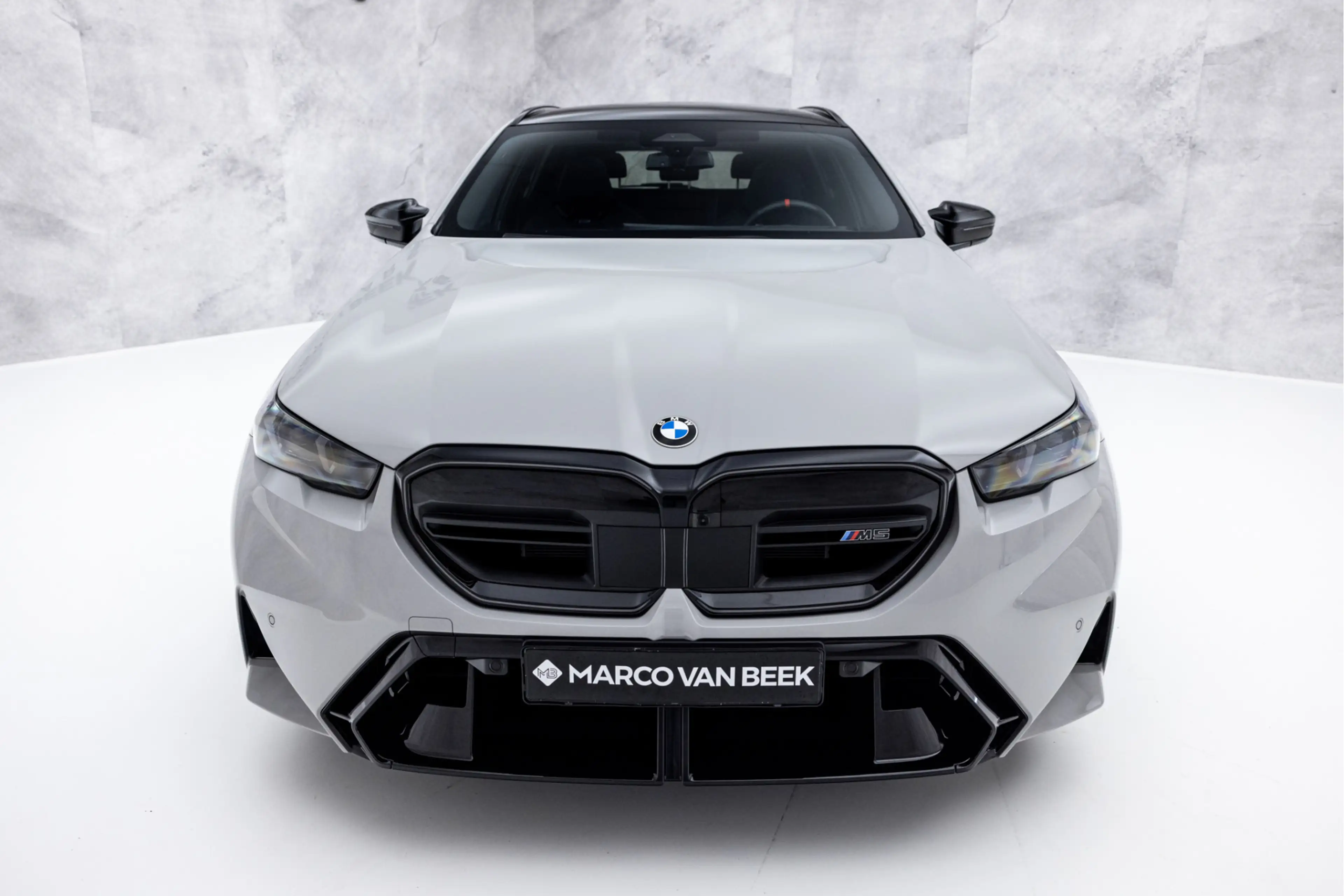BMW M5 5-serie Touring | Kreide | Pano | Carbon | Iconic — photo 8