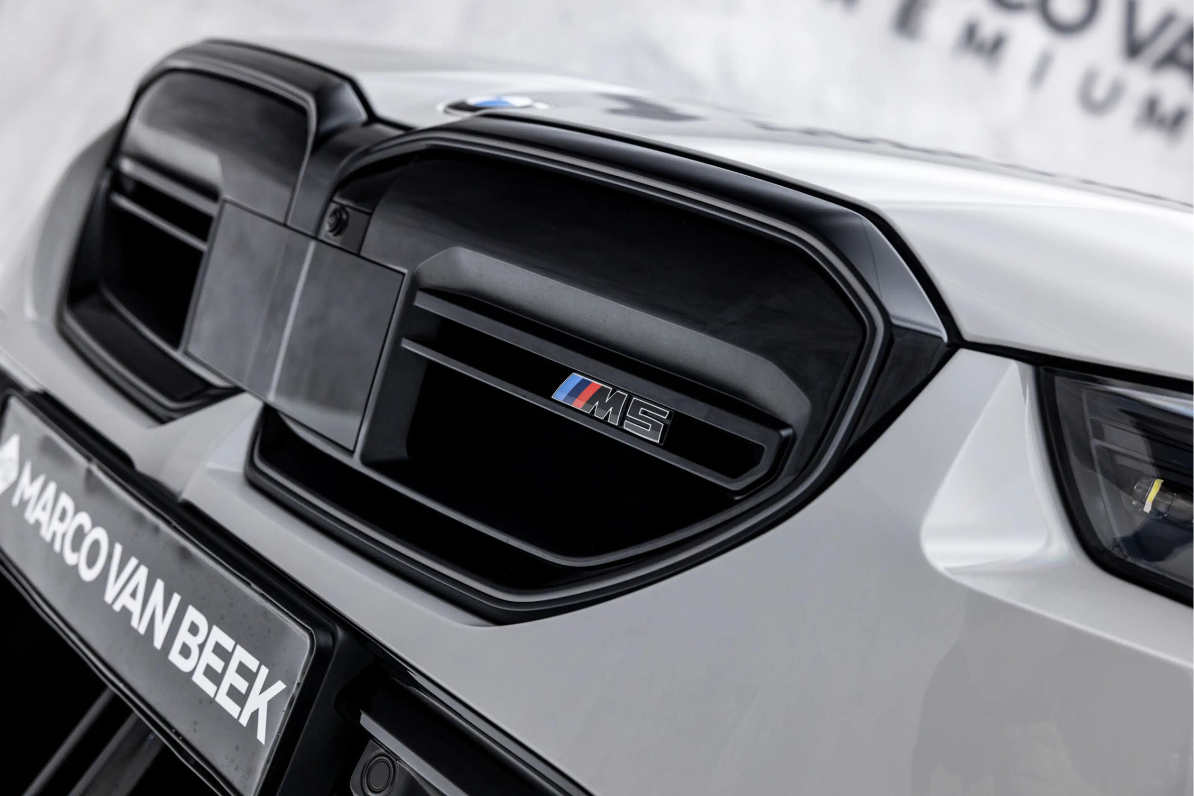BMW M5 5-serie Touring | Kreide | Pano | Carbon | Iconic — photo 10