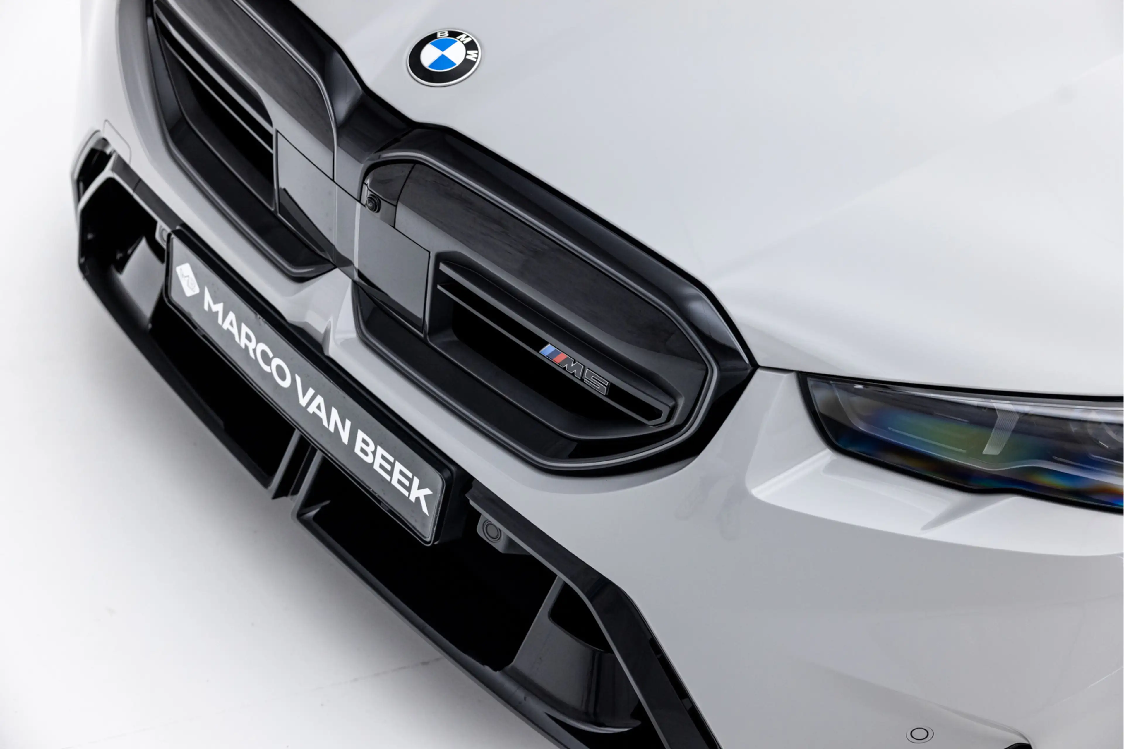 BMW M5 5-serie Touring | Kreide | Pano | Carbon | Iconic — photo 7