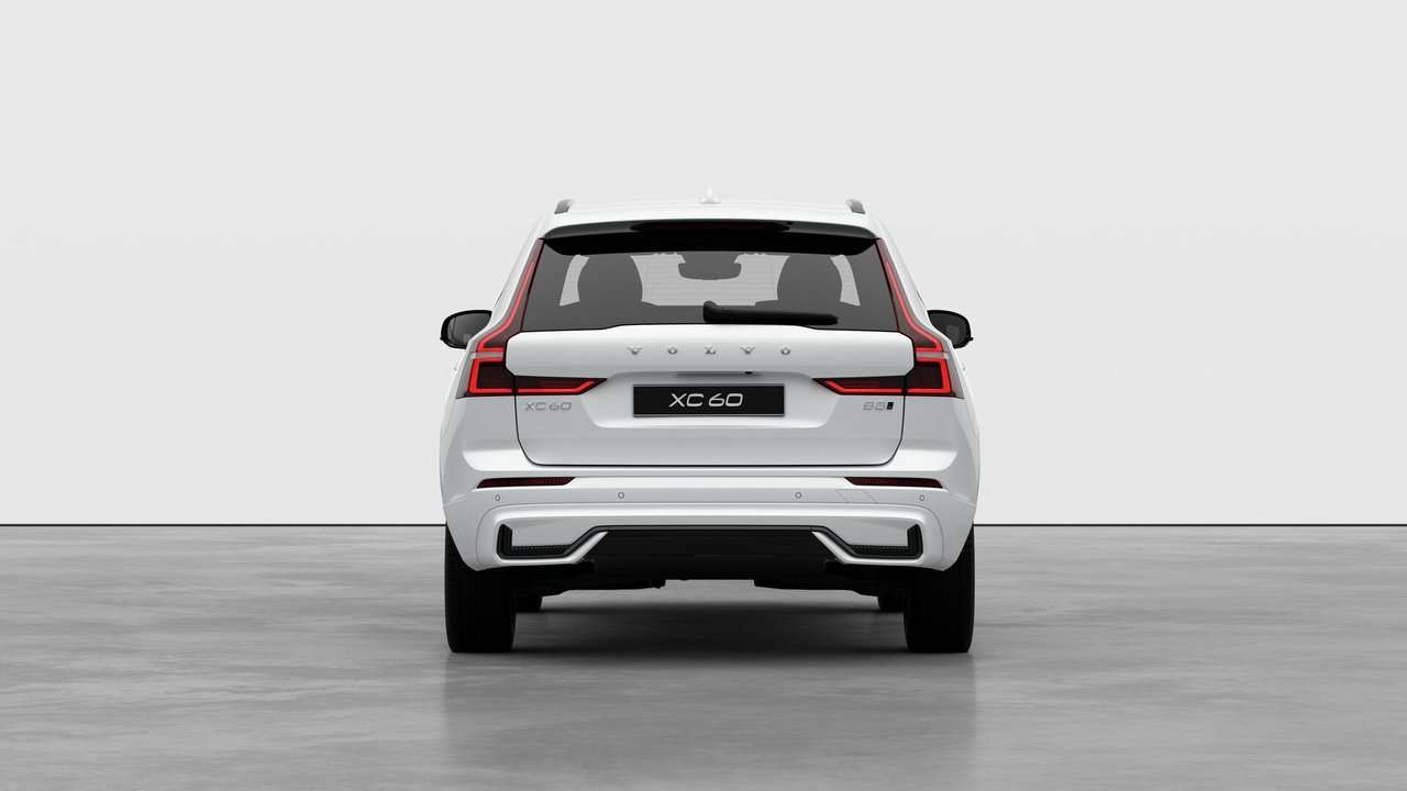 2026 Volvo XC60 Core Dark Theme