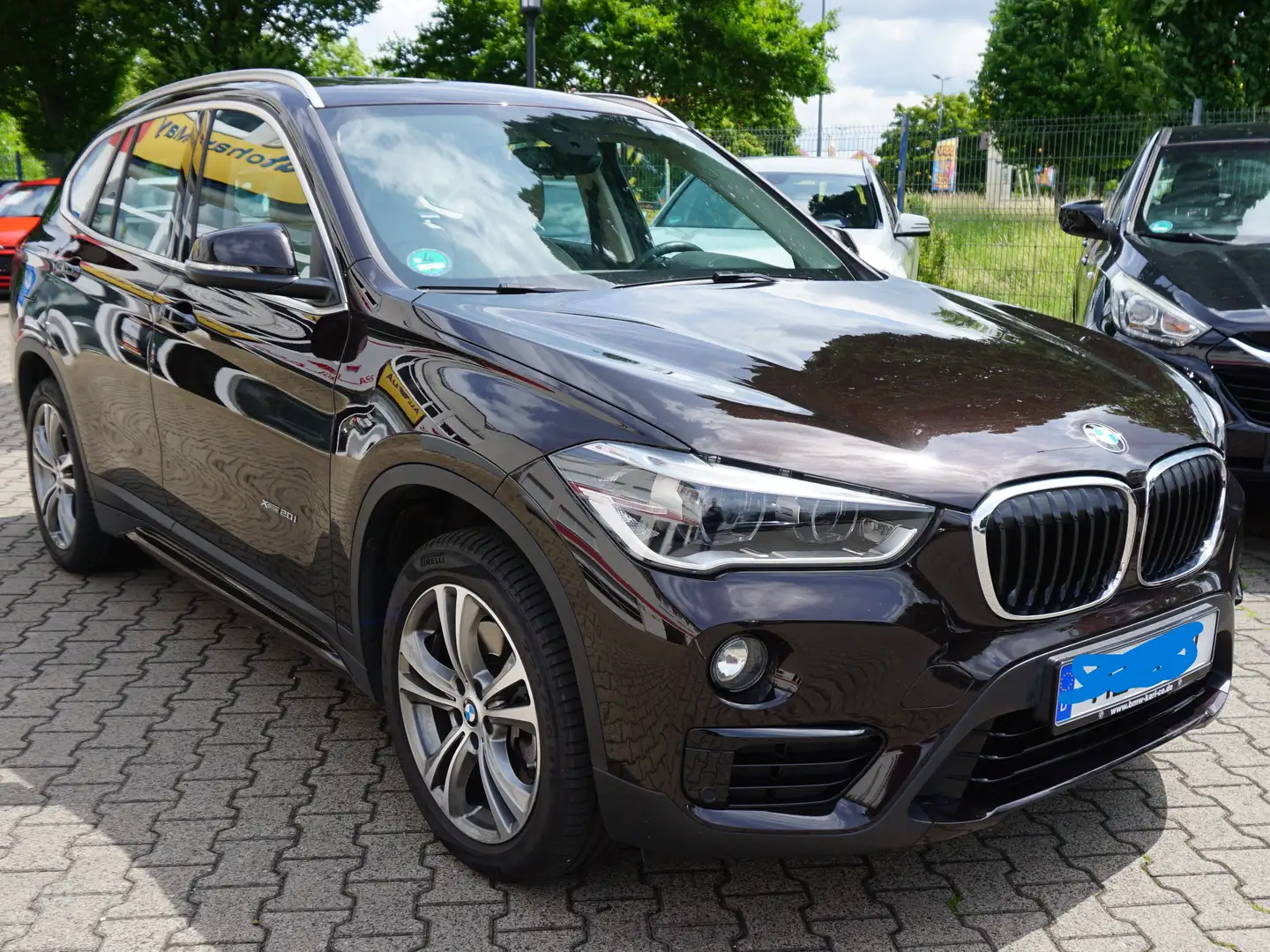 BMW X1 xDrive 20 i Sport Line Braun - 1