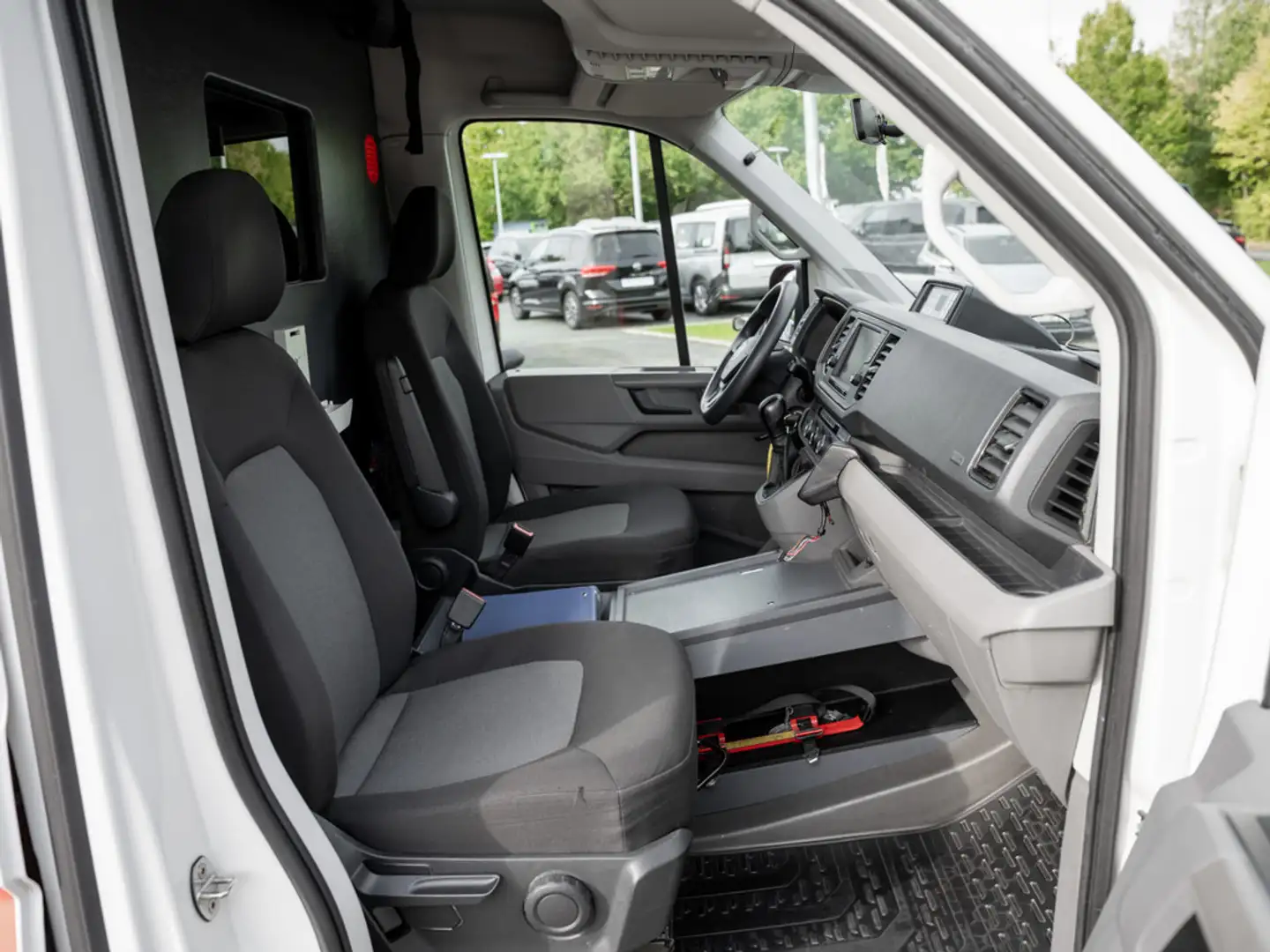 Volkswagen Crafter 2.0 TDI L2H2 FWD  RTW AMBULANZ LED KAM Weiß - 2