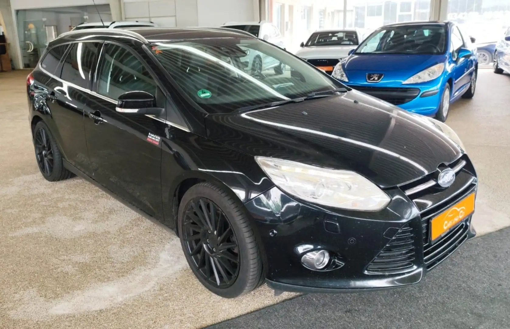 Ford Focus Turnier Titanium*ATG*NAV*AHK*SHZ*LEDER* Fekete - 2