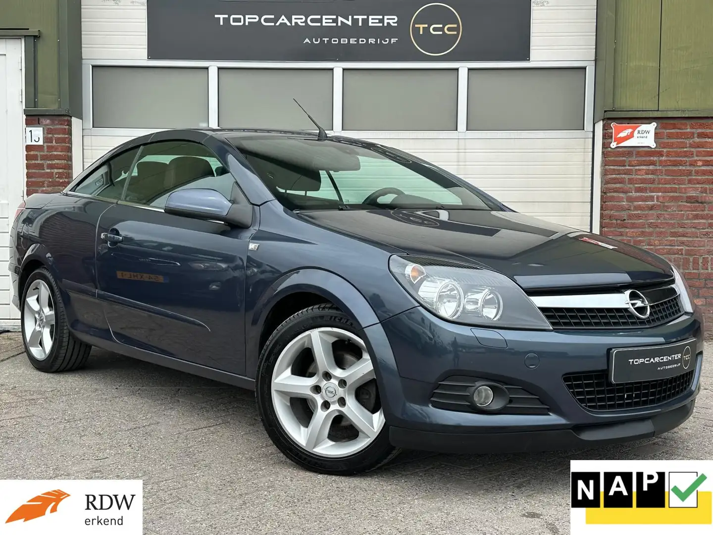 Opel Astra TwinTop 1.8 Enjoy/CABRIO/AUT/CRUISE/LEER/APK/NAP Grijs - 1