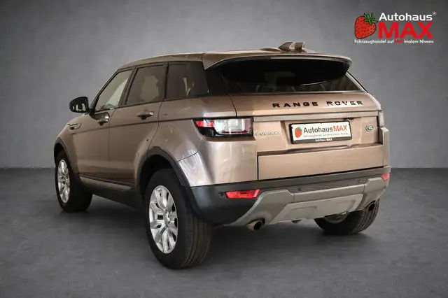 Land Rover Range Rover Evoque view 3