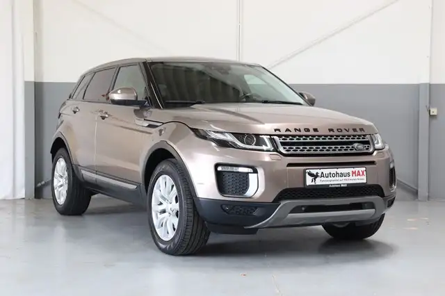Land Rover Range Rover Evoque view 3