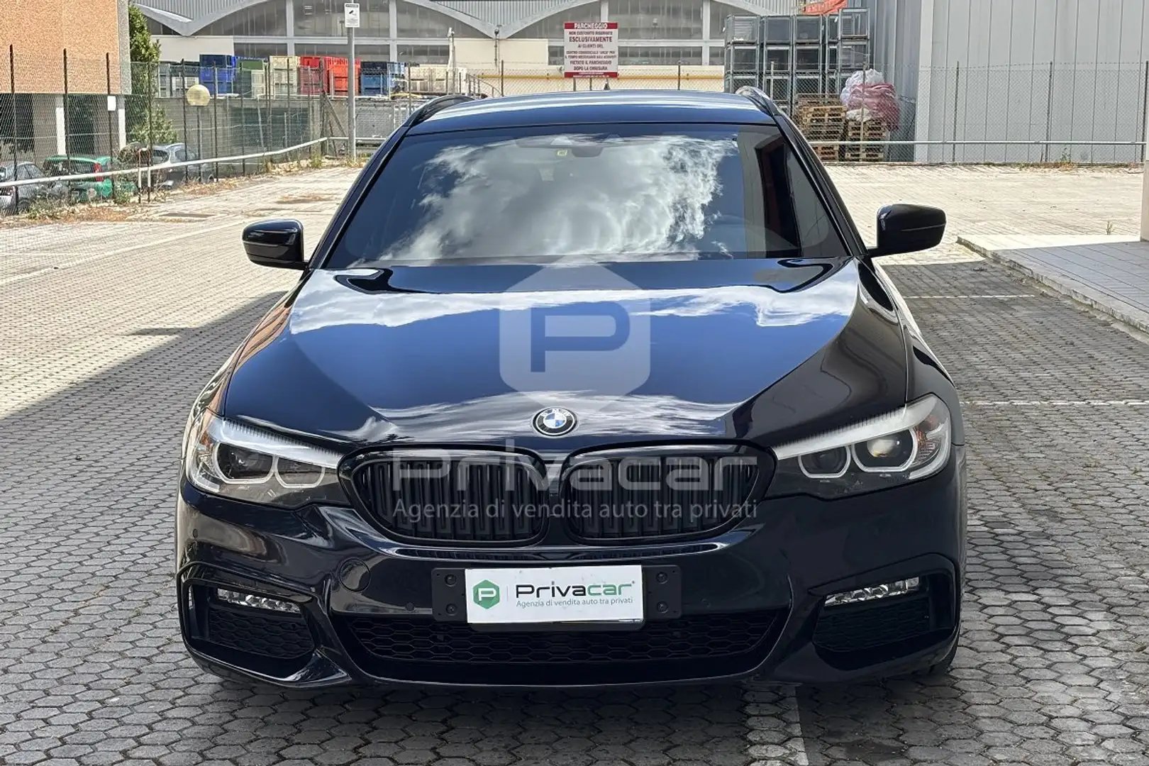 BMW 520 520d aut. Touring Msport Nero - 2