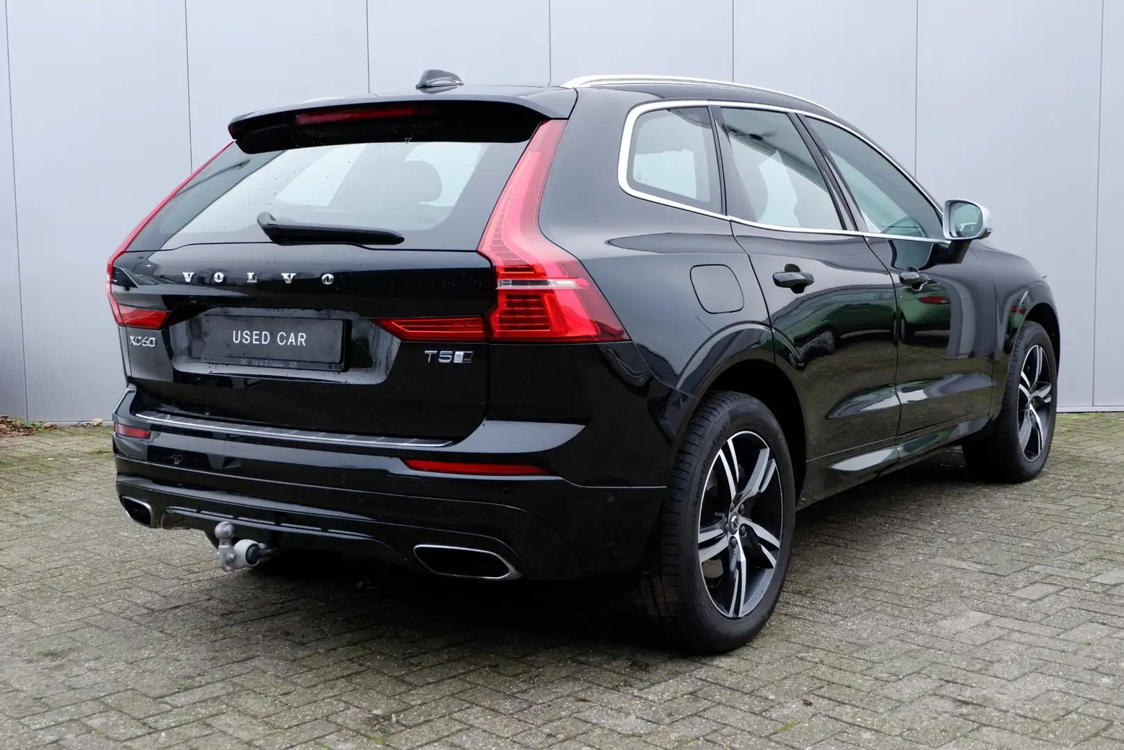 Volvo XC60 T5 Automaat AWD R-Design, Elektrisch bedienbaar gl Zwart - 2