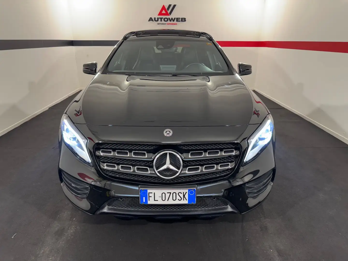 Mercedes-Benz GLA 200 GLA 200 d Premium Noir - 2