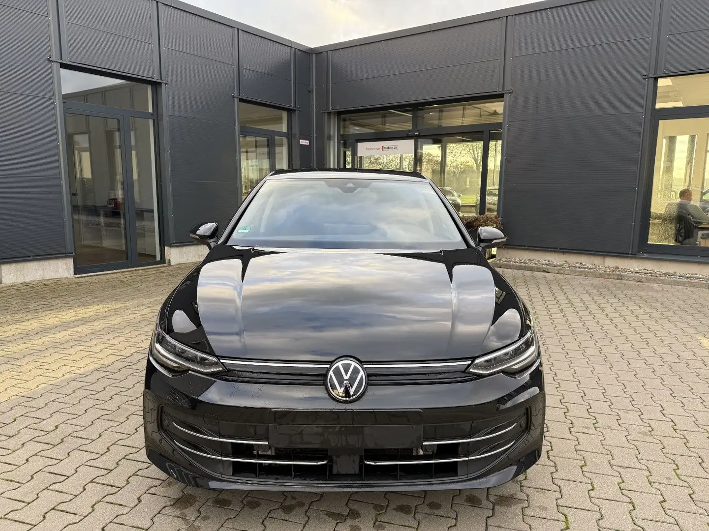 Volkswagen Golf VIII 1.5 eTSI DSG Goal Noir - 2