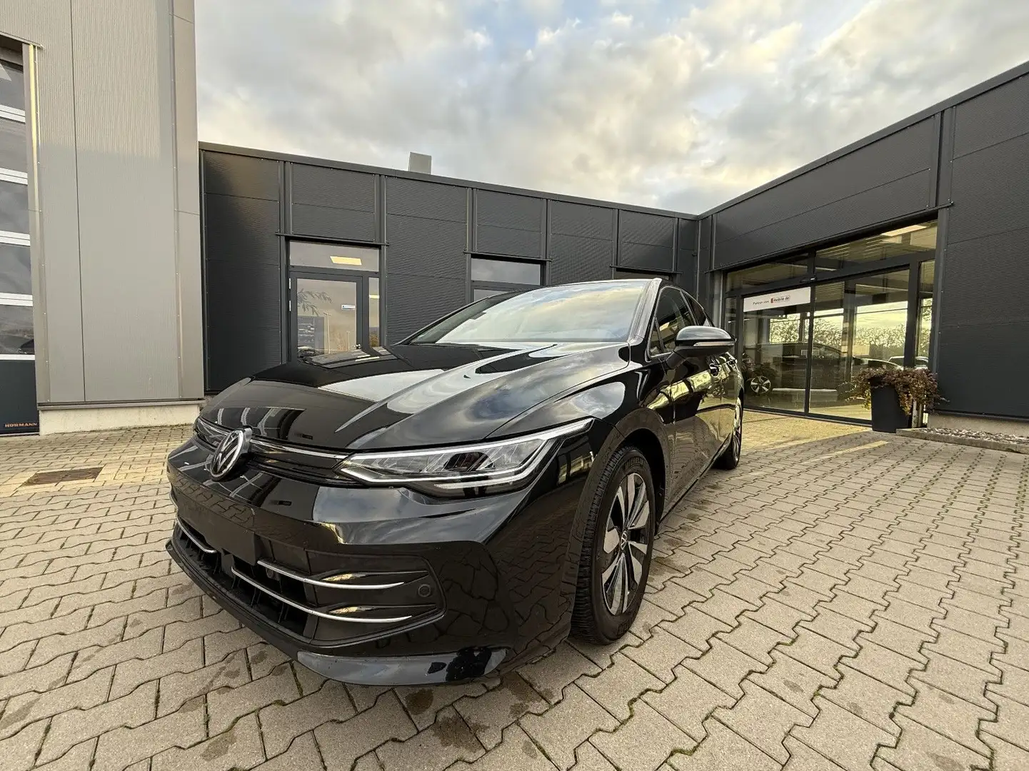 Volkswagen Golf VIII 1.5 eTSI DSG Goal Noir - 1