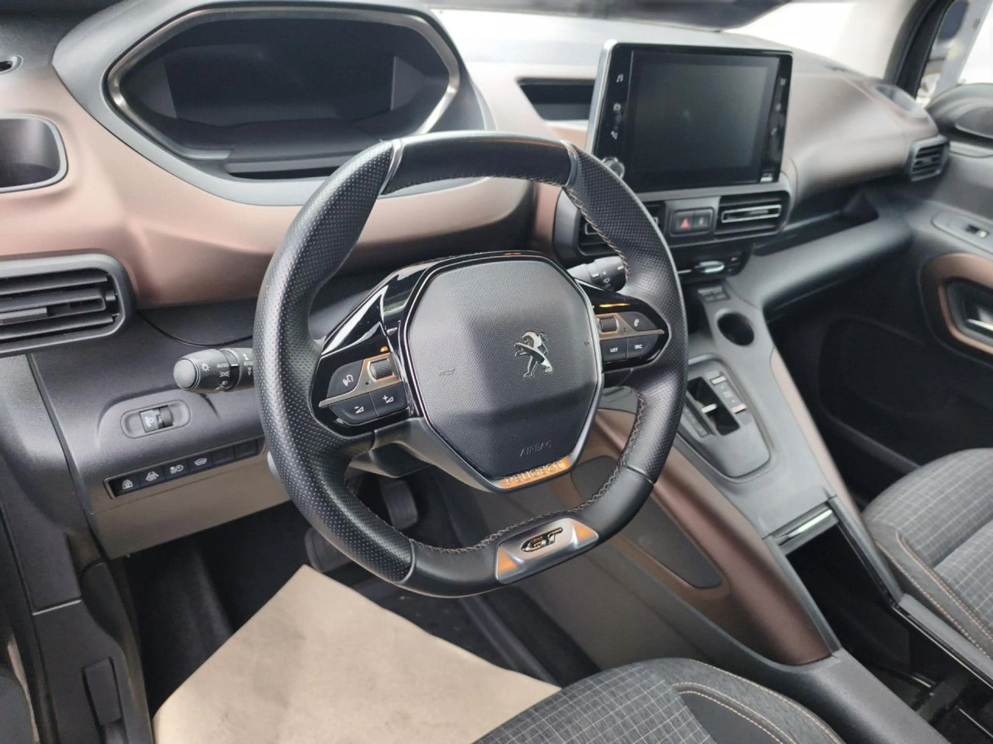 Peugeot Rifter GT Elektromotor L2 Navi Klima Einparkhilfe — photo 13