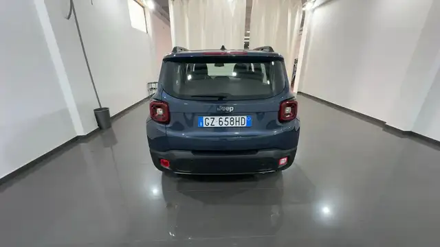 Jeep Renegade view 5
