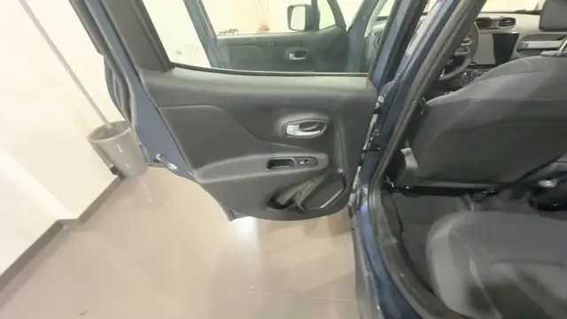 Jeep Renegade view 12
