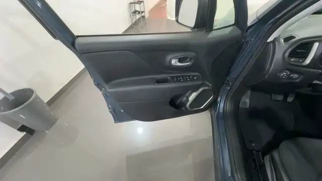 Jeep Renegade view 10