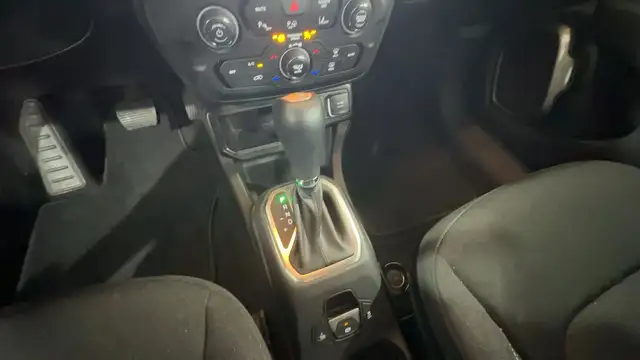 Jeep Renegade view 16