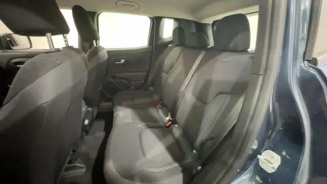 Jeep Renegade view 13
